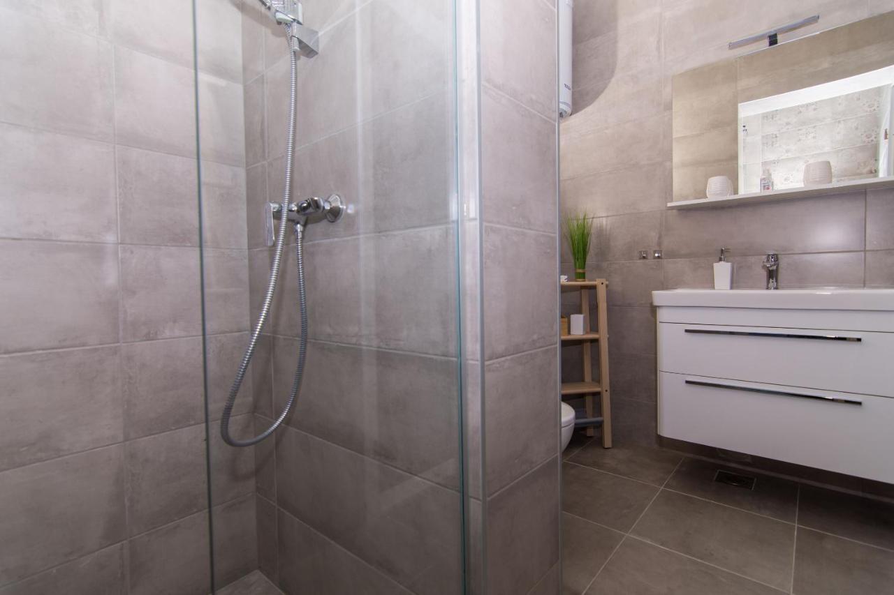 Apartments Lumini โตรกีร์ ภายนอก รูปภาพ